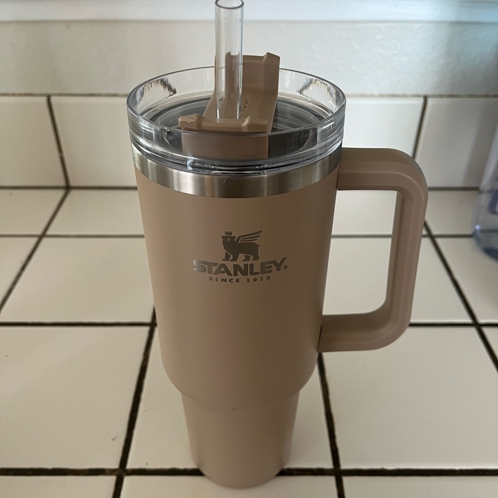 RARE STANLEY DRIFTWOOD 40 OZ QUENCHER